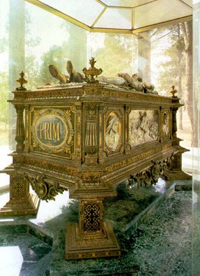 Mausoleo damasquinado del General Prim Mausoleo damasquinado del General Prim