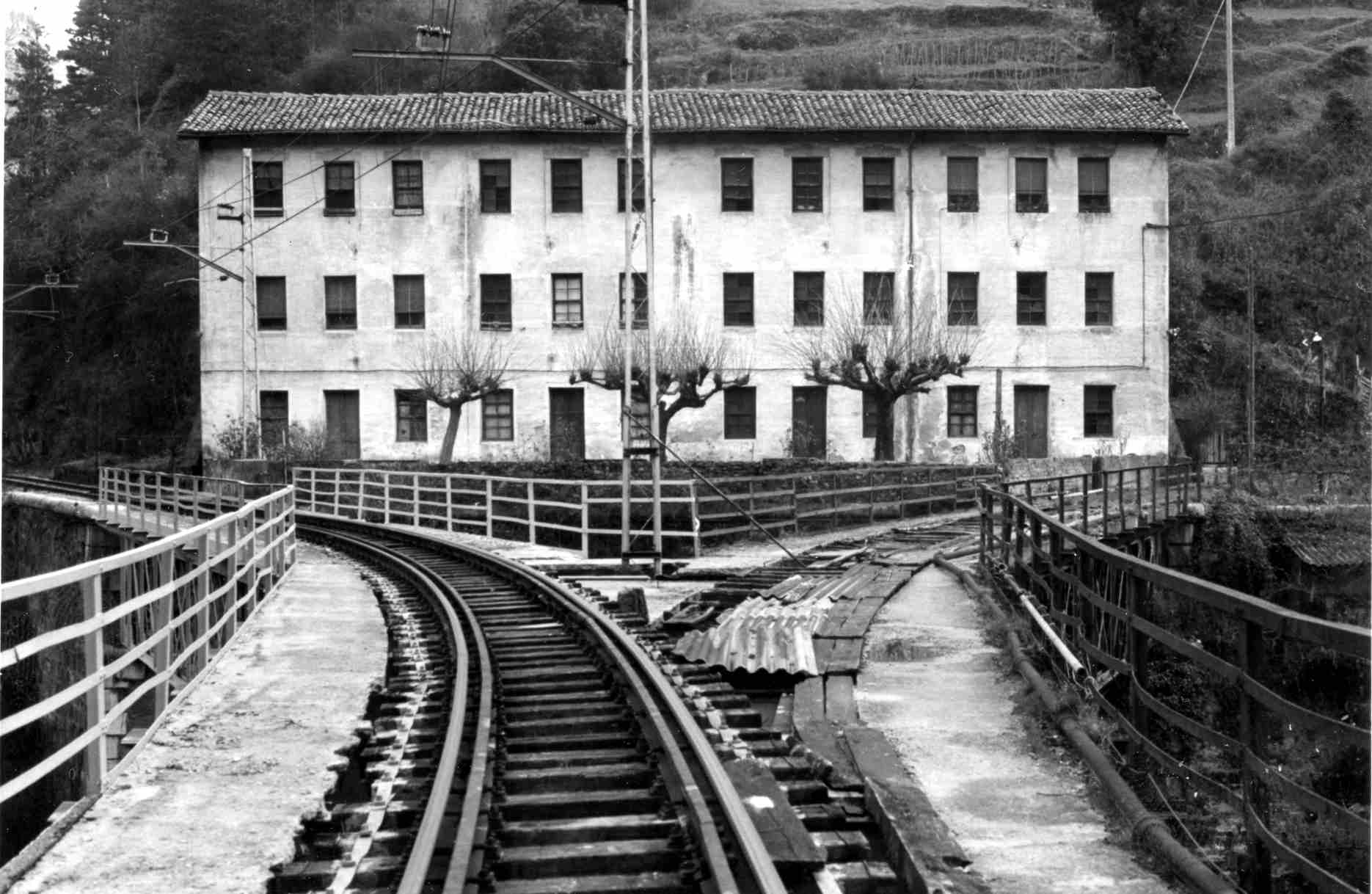 1986. Fachada de las casas.