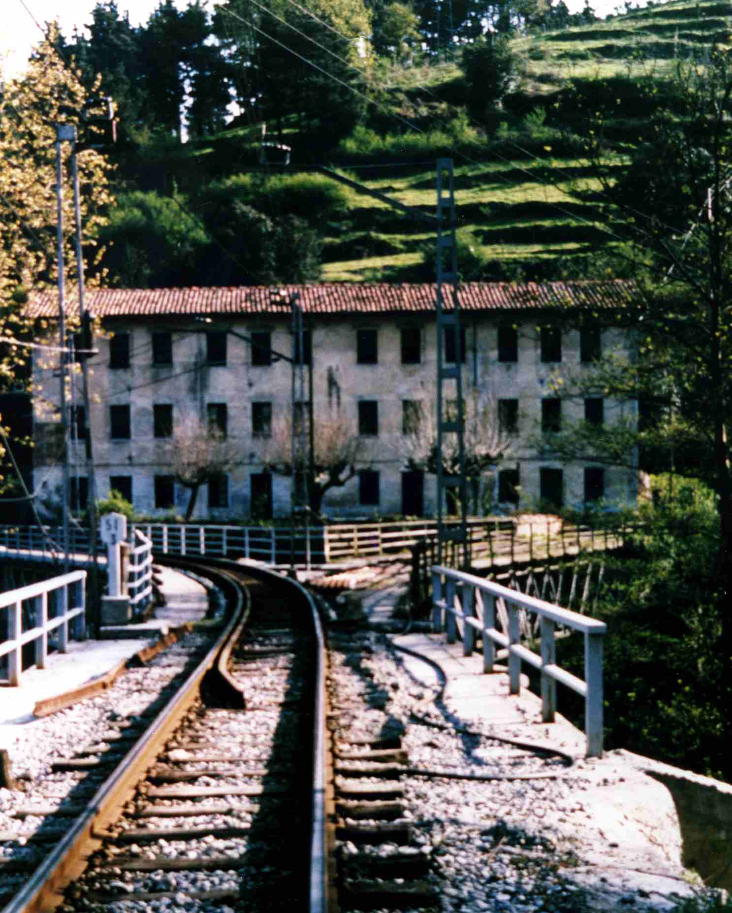 1999. La casas, abandonadas.