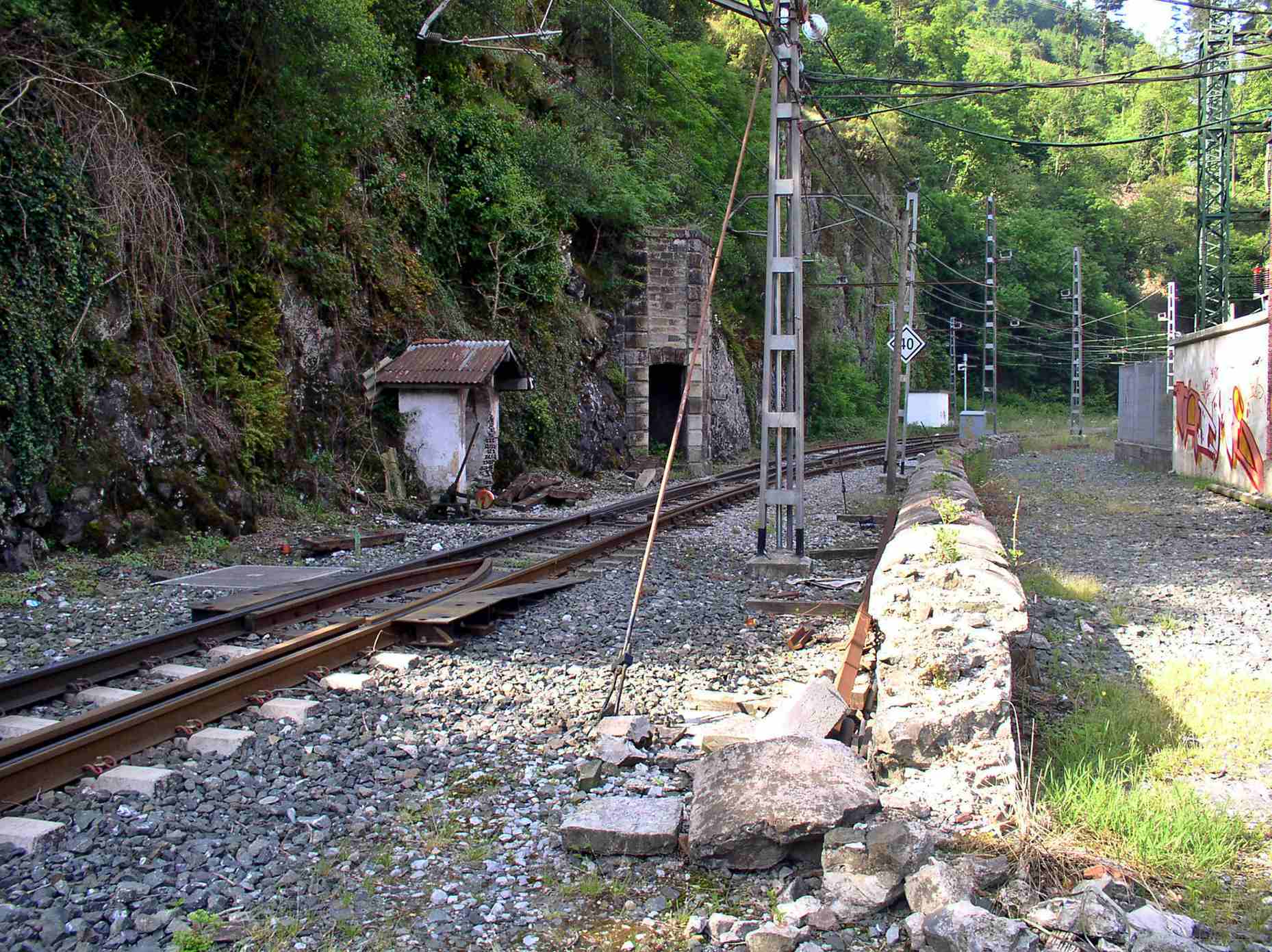 2003. Los restos de la antigua estación de Maltzaga.
