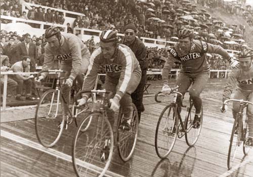 Velódromo instalado en Ipurua con motivo de la Subida a Arrate de 1962.