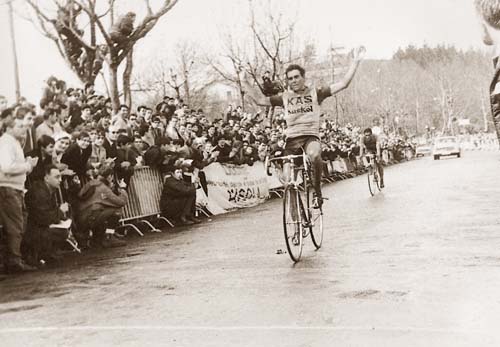 1969. Arrate. E. Castelló primero en la llegada del I Criterium Europeo de Montaña, seguido de Manzaneque.