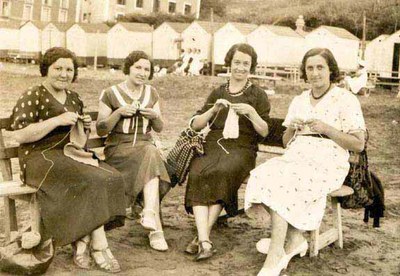 Eibarresas en la playa de Deba Eibarresas en la playa de Deba