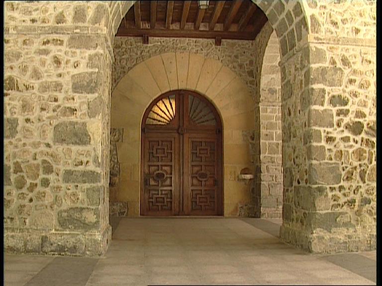 Entrada al Santuario de Arrate.