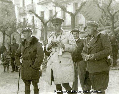 Los generales Mola y Solchaga en Eibar. Los generales Mola y Solchaga en Eibar.