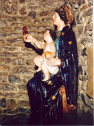 Vista de perfil de la Virgen de Azitain tambien llamada del Palacio o Jauregikoa