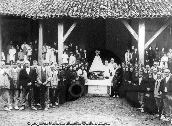 Procesión con la Virgen de Arrate