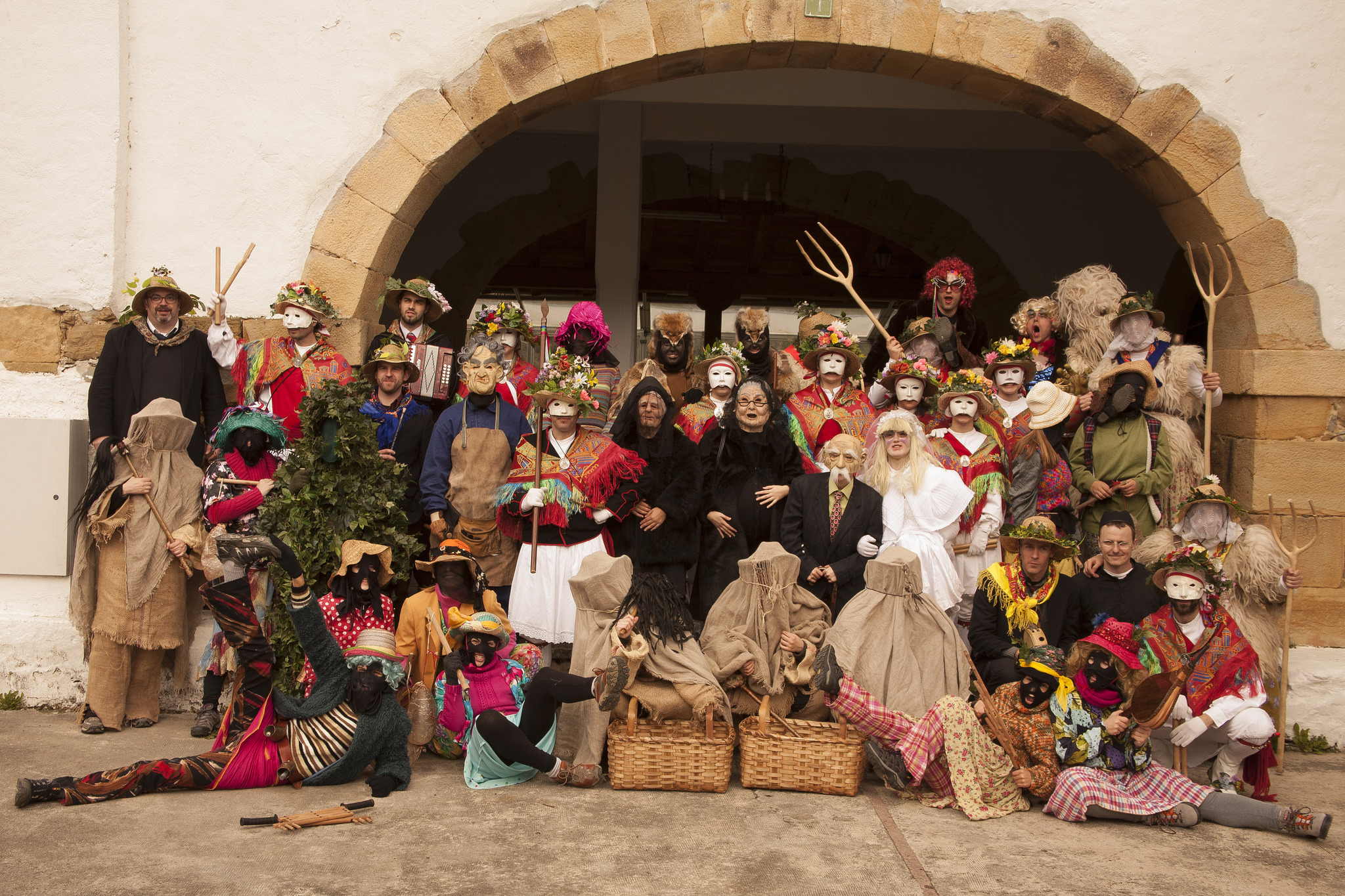 Koko-dantzak el 7 de febrero de 2014; Kezka Dantza Taldea abrirá el Carnaval eibarrés con sus danzas de enmascarados 