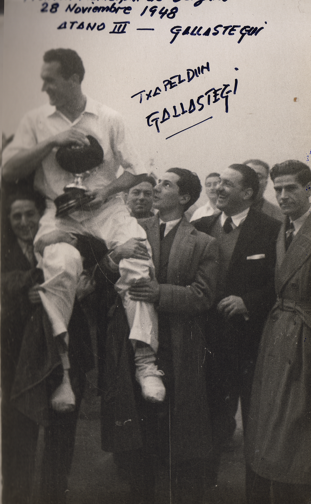 La pelota según Miguel Gallastegui, el libro de Luis Aranbarri Amatiño, se presentará el próximo lunes, día  23 de diciembre, en Eibar.