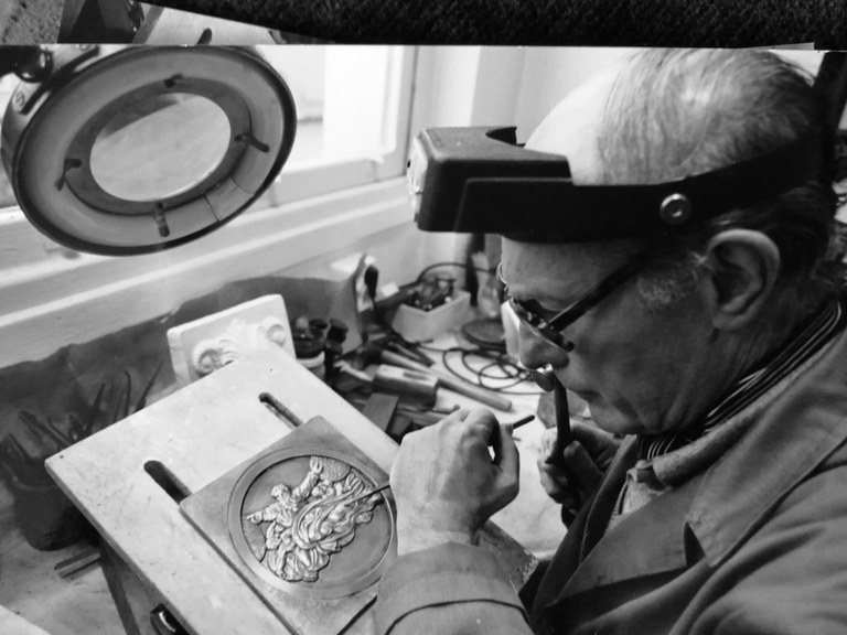 Jose Kareaga Guridi (1930-2008) grabatzaile, pintore, bitxigile eta damaskinatzaile eibartarrak egindako artelanen erakusketa irekiko da aste honetan. Portaleko erakusketan Jose Kareagak egindako lanaren zati bat erakutsiko da abenduaren 15etik urtarrilaren 7ra bitartean. 