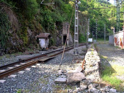 2003. Maltzagako geltokitik geratzen den arrastoa 2003. Maltzagako geltokitik geratzen den arrastoa