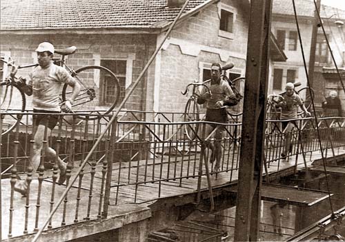 1952. Ziklokros proba, Estazioko zubi gainetik.