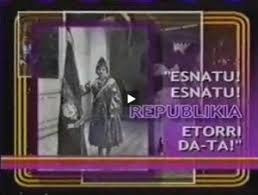 Esnatu! Errepublikia etorri da eta!