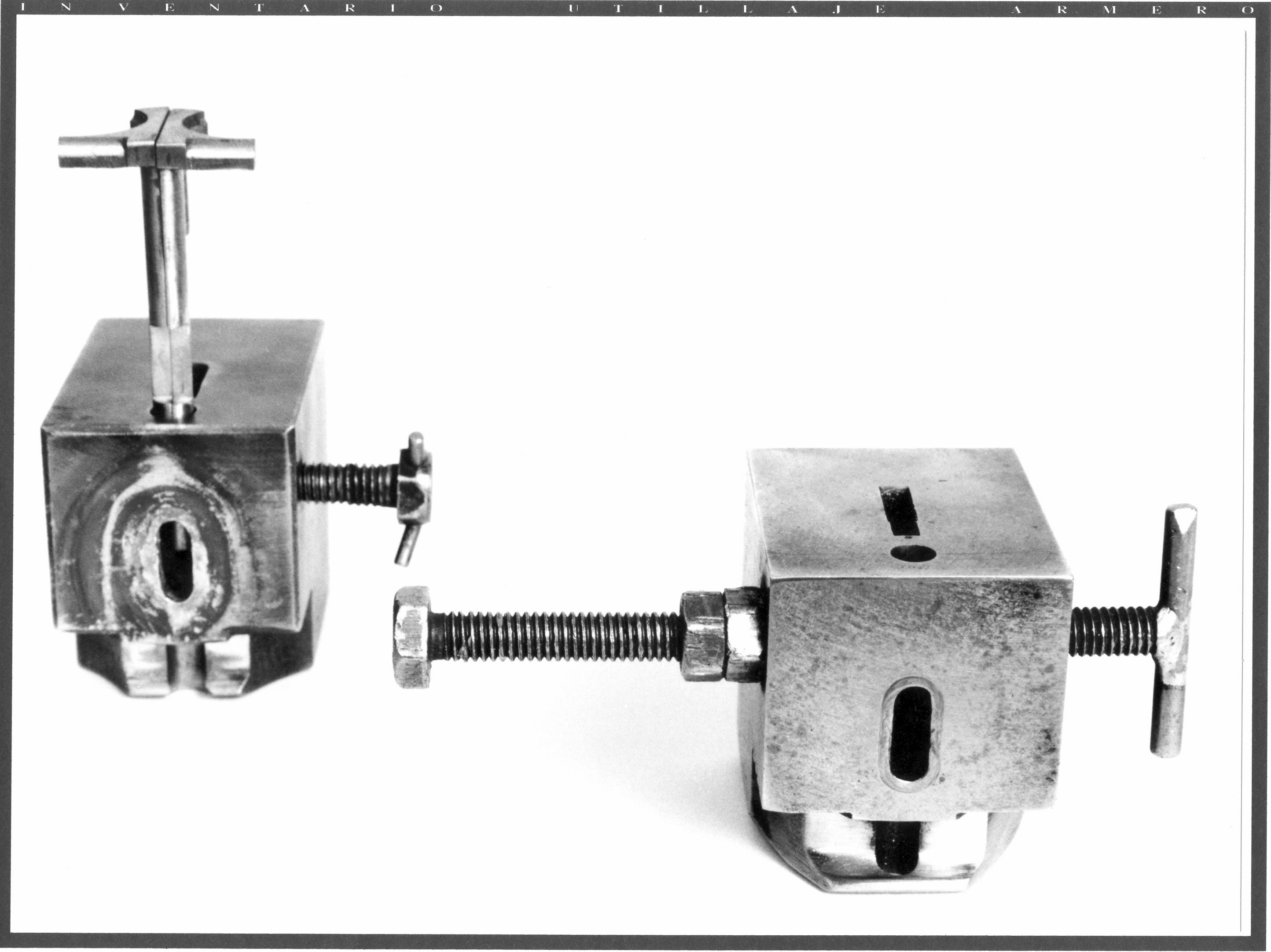 Herramienta para colocar la ranura del extractor