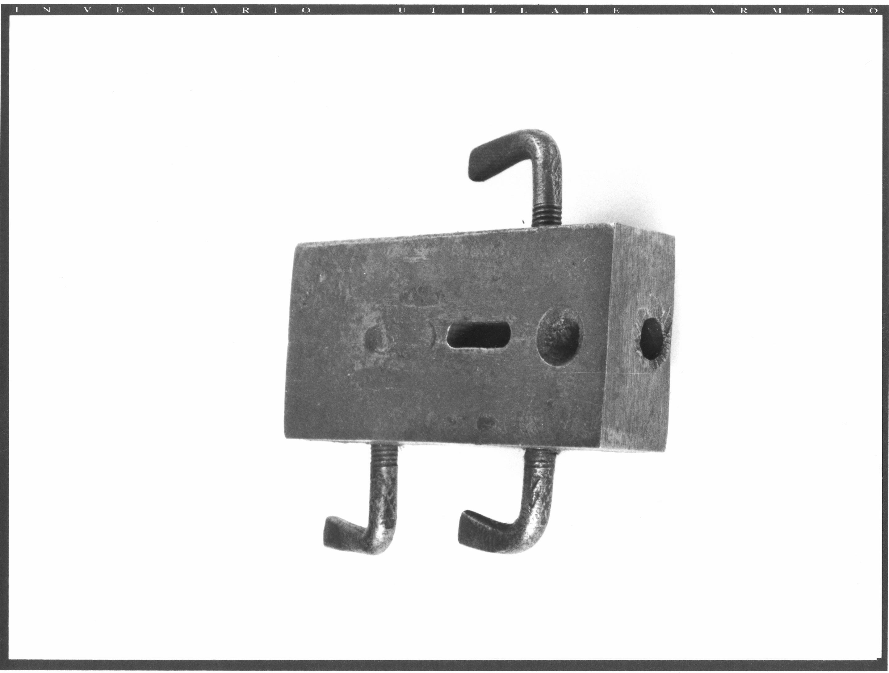 Herramienta para realizar la ranura al extractor.