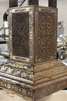 9 Una de les 4 bases del mausoleu a mig restaurar 9 Una de les 4 bases del mausoleu a mig restaurar